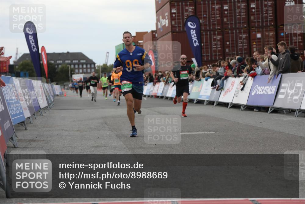 03.10.2025 - Köhlbrandbrückenlauf Yannick Fuchs http://msf.ph/oto/8988669 03.10.2025 16:00:40 Ziel 7189, 7259, 7561, 7584, 7600, 7818, 8811, 9568 meine-sportfotos.de