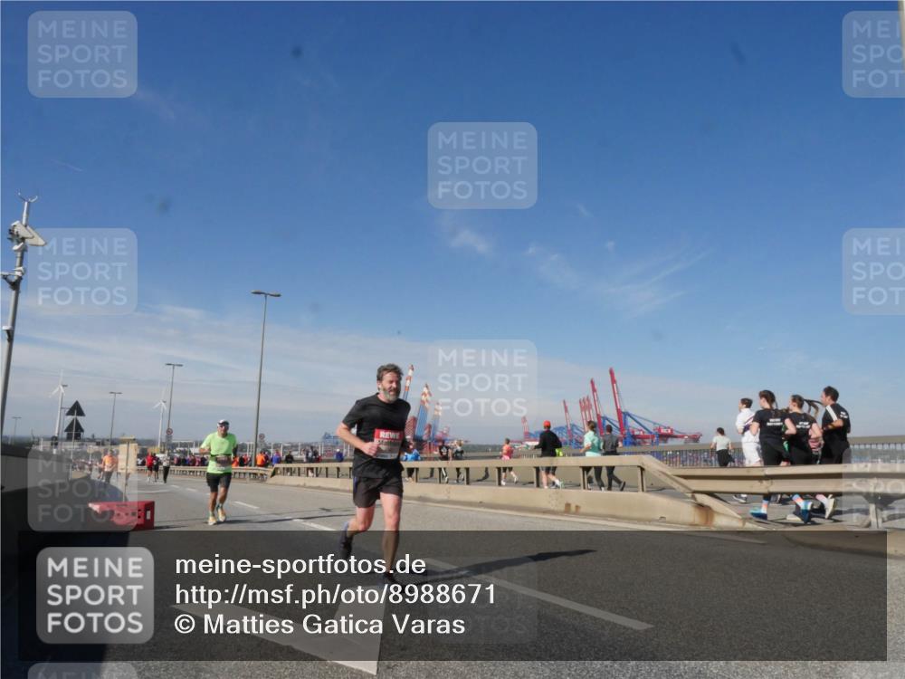 03.10.2025 - Köhlbrandbrückenlauf Matties Gatica Varas http://msf.ph/oto/8988671 03.10.2025 12:35:00 Position 2 1 meine-sportfotos.de