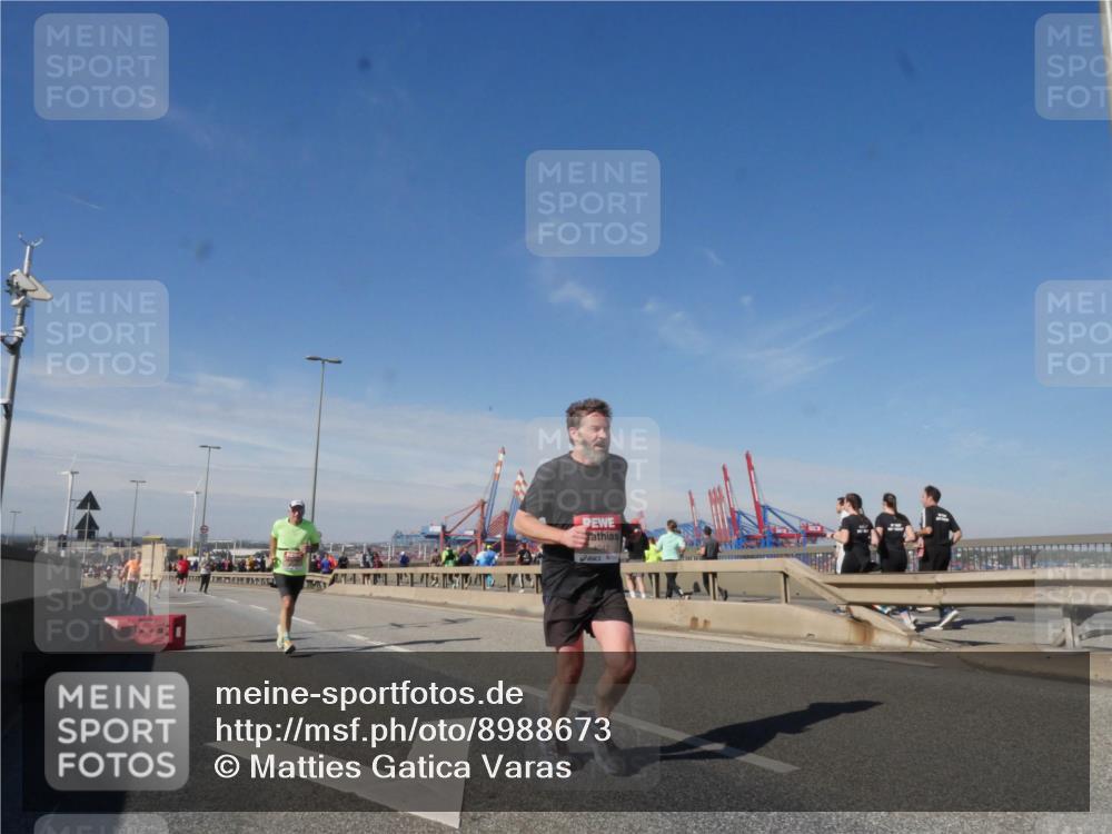 03.10.2025 - Köhlbrandbrückenlauf Matties Gatica Varas http://msf.ph/oto/8988673 03.10.2025 12:35:00 Position 2 4042 meine-sportfotos.de