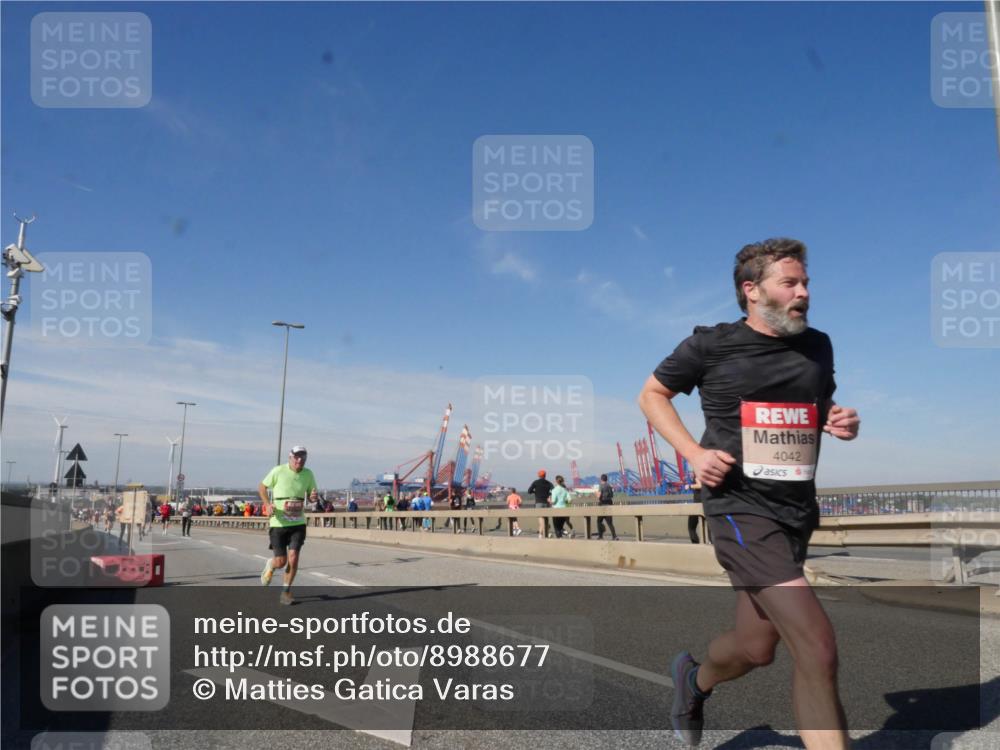 03.10.2025 - Köhlbrandbrückenlauf Matties Gatica Varas http://msf.ph/oto/8988677 03.10.2025 12:35:01 Position 2 4042 meine-sportfotos.de