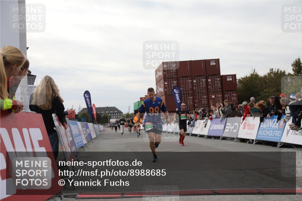 03.10.2025 - Köhlbrandbrückenlauf Yannick Fuchs http://msf.ph/oto/8988685 03.10.2025 16:00:41 Ziel 7189, 7259, 7561, 7584, 7600, 7818, 8811, 9568 meine-sportfotos.de