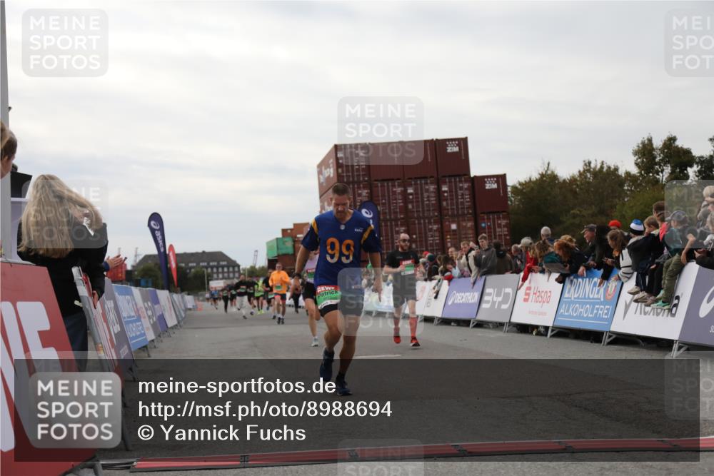 03.10.2025 - Köhlbrandbrückenlauf Yannick Fuchs http://msf.ph/oto/8988694 03.10.2025 16:00:42 Ziel 7189, 7223, 7259, 7561, 7584, 7600, 8811, 8940, 9568 meine-sportfotos.de