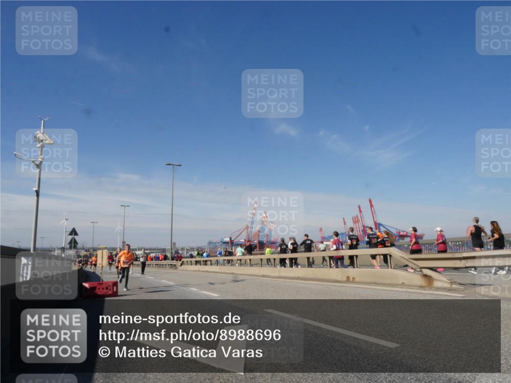 03.10.2025 - Köhlbrandbrückenlauf Matties Gatica Varas http://msf.ph/oto/8988696 03.10.2025 12:35:03 Position 2  meine-sportfotos.de