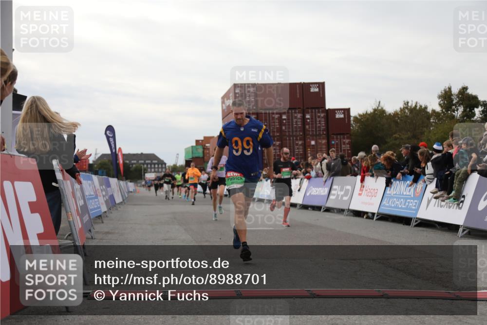 03.10.2025 - Köhlbrandbrückenlauf Yannick Fuchs http://msf.ph/oto/8988701 03.10.2025 16:00:42 Ziel 7189, 7223, 7259, 7561, 7584, 7600, 8811, 8940, 9568 meine-sportfotos.de