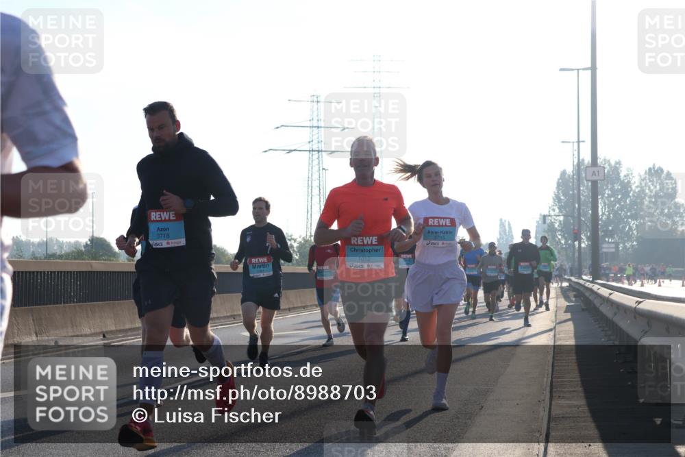 03.10.2025 - Köhlbrandbrückenlauf Luisa Fischer http://msf.ph/oto/8988703 03.10.2025 10:11:54 Position 3 3718, 1012, 3715, 1 meine-sportfotos.de