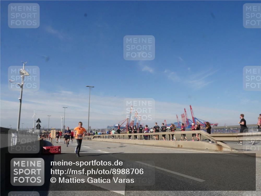 03.10.2025 - Köhlbrandbrückenlauf Matties Gatica Varas http://msf.ph/oto/8988706 03.10.2025 12:35:05 Position 2  meine-sportfotos.de