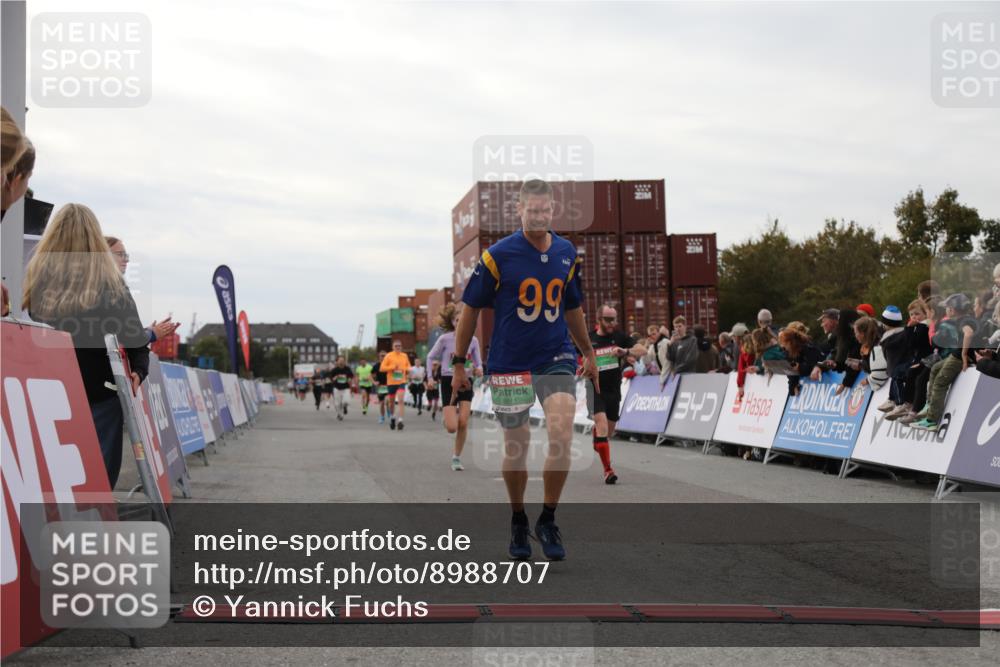 03.10.2025 - Köhlbrandbrückenlauf Yannick Fuchs http://msf.ph/oto/8988707 03.10.2025 16:00:42 Ziel 7189, 7223, 7259, 7561, 7584, 7600, 8811, 8940, 9568 meine-sportfotos.de