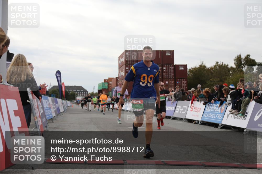 03.10.2025 - Köhlbrandbrückenlauf Yannick Fuchs http://msf.ph/oto/8988712 03.10.2025 16:00:42 Ziel 7189, 7223, 7259, 7561, 7584, 7600, 8811, 8940, 9568 meine-sportfotos.de