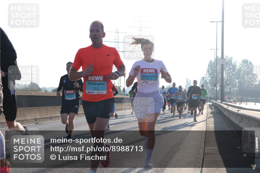 03.10.2025 - Köhlbrandbrückenlauf Luisa Fischer http://msf.ph/oto/8988713 03.10.2025 10:11:55 Position 3 1012, 1061, 3715, 1 meine-sportfotos.de