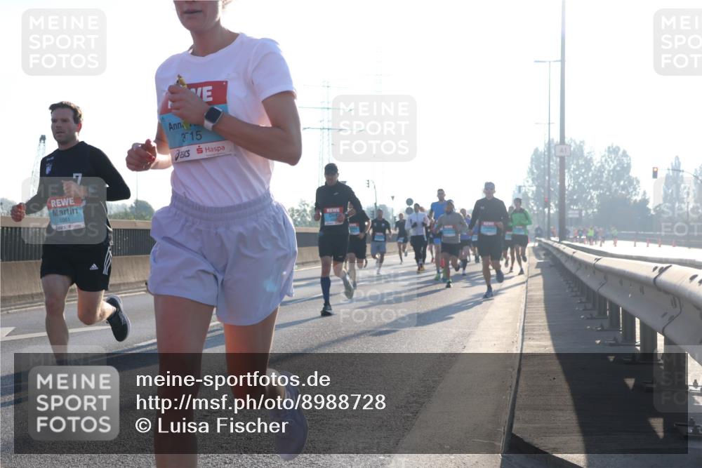 03.10.2025 - Köhlbrandbrückenlauf Luisa Fischer http://msf.ph/oto/8988728 03.10.2025 10:11:56 Position 3 1061, 3715 meine-sportfotos.de