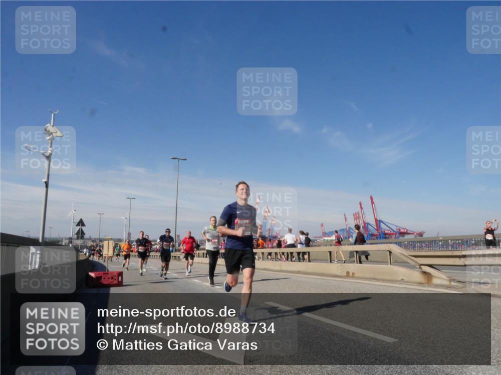 03.10.2025 - Köhlbrandbrückenlauf Matties Gatica Varas http://msf.ph/oto/8988734 03.10.2025 12:35:09 Position 2  meine-sportfotos.de