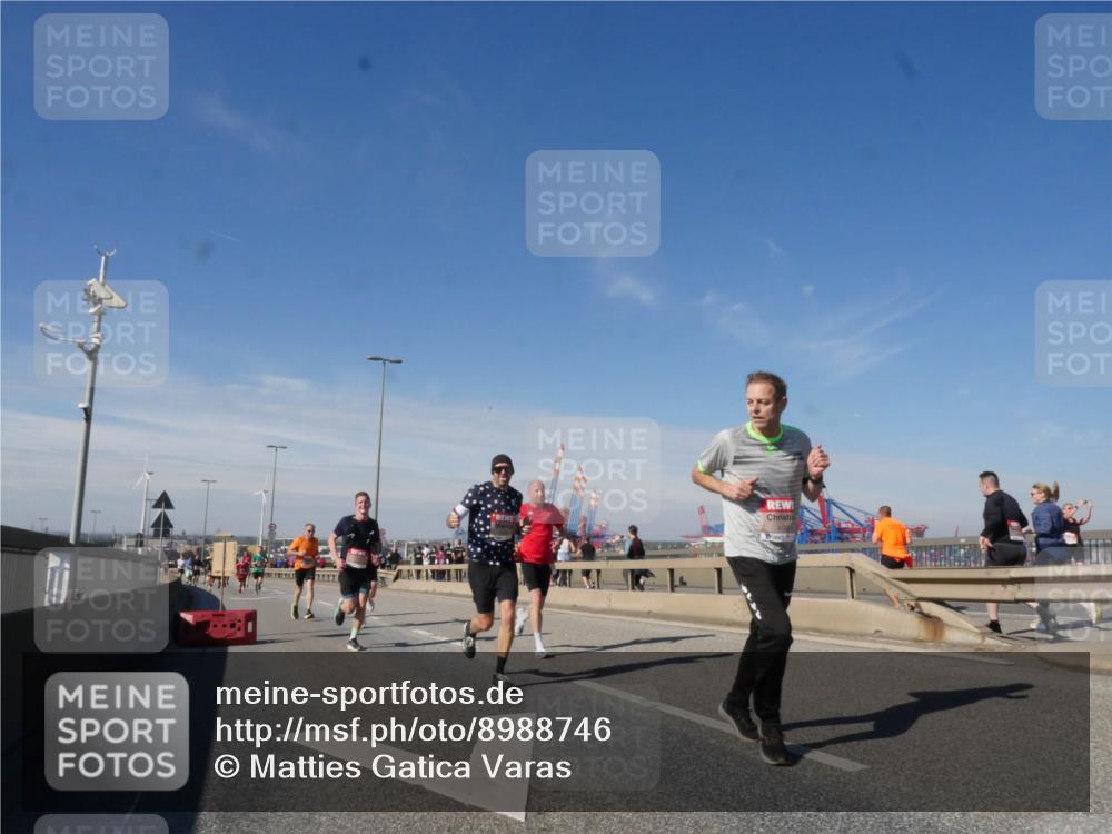 03.10.2025 - Köhlbrandbrückenlauf Matties Gatica Varas http://msf.ph/oto/8988746 03.10.2025 12:35:11 Position 2  meine-sportfotos.de
