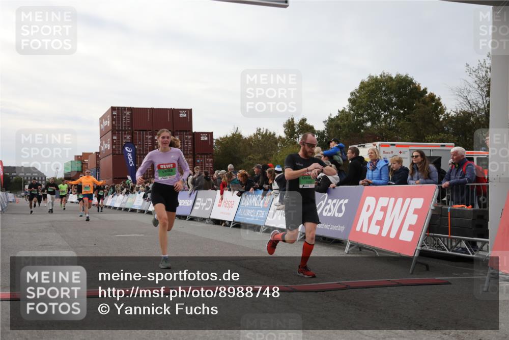 03.10.2025 - Köhlbrandbrückenlauf Yannick Fuchs http://msf.ph/oto/8988748 03.10.2025 16:00:44 Ziel 7189, 7223, 7259, 7522, 7561, 7584, 7600, 8811, 8883, 8940 meine-sportfotos.de