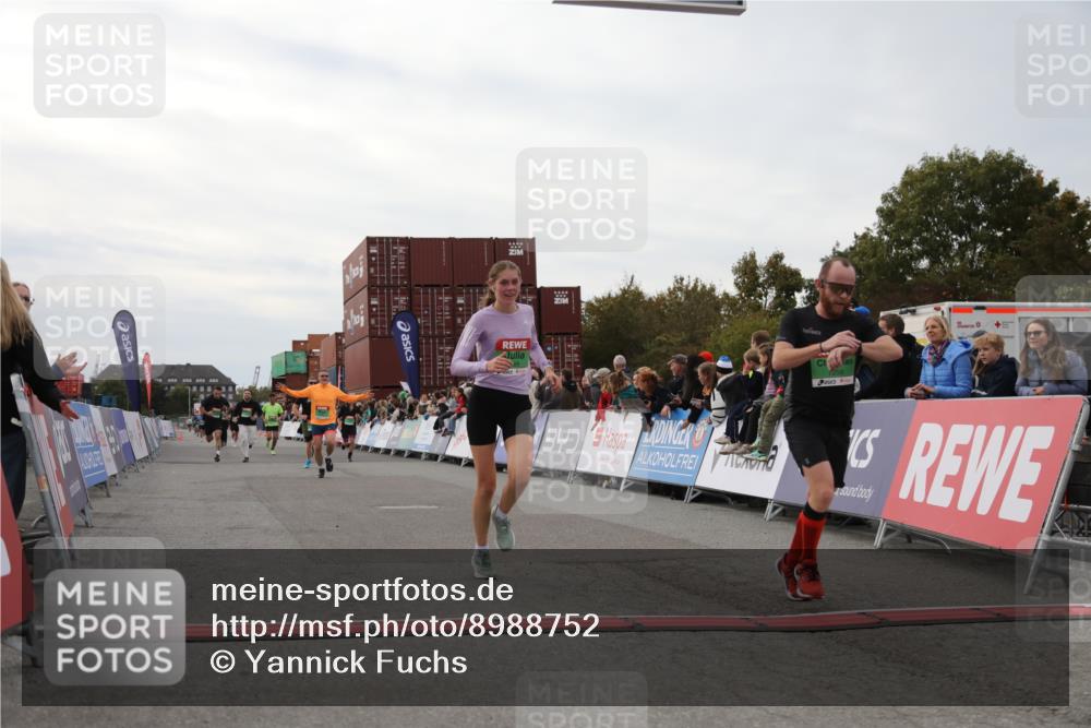 03.10.2025 - Köhlbrandbrückenlauf Yannick Fuchs http://msf.ph/oto/8988752 03.10.2025 16:00:44 Ziel 7189, 7223, 7259, 7522, 7561, 7584, 7600, 8811, 8883, 8940 meine-sportfotos.de