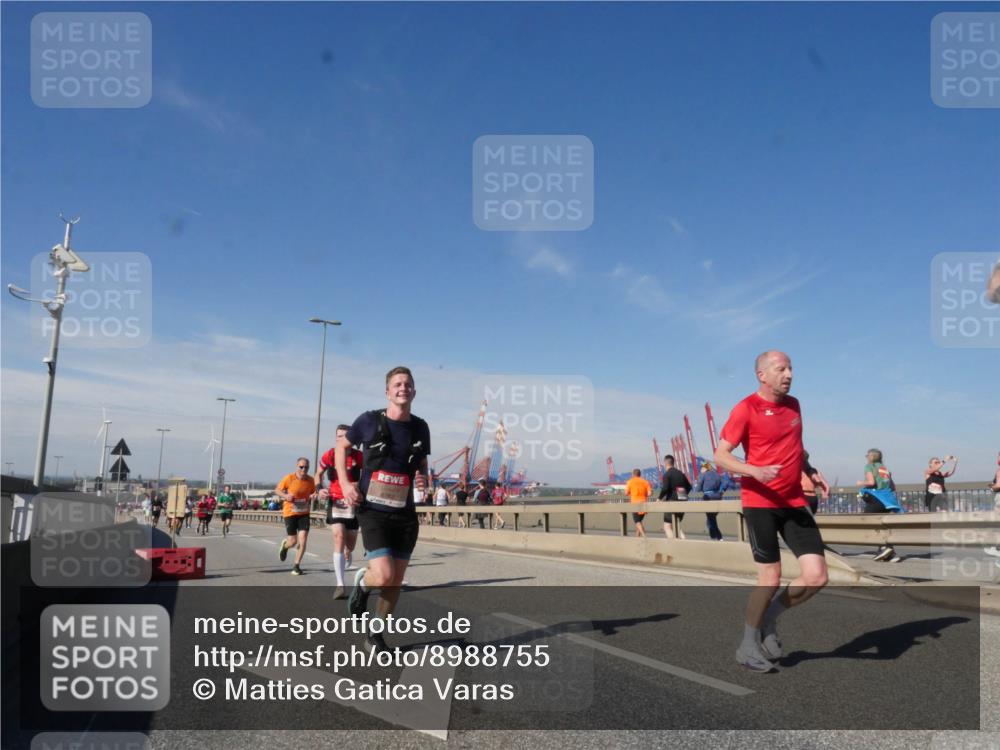 03.10.2025 - Köhlbrandbrückenlauf Matties Gatica Varas http://msf.ph/oto/8988755 03.10.2025 12:35:12 Position 2  meine-sportfotos.de