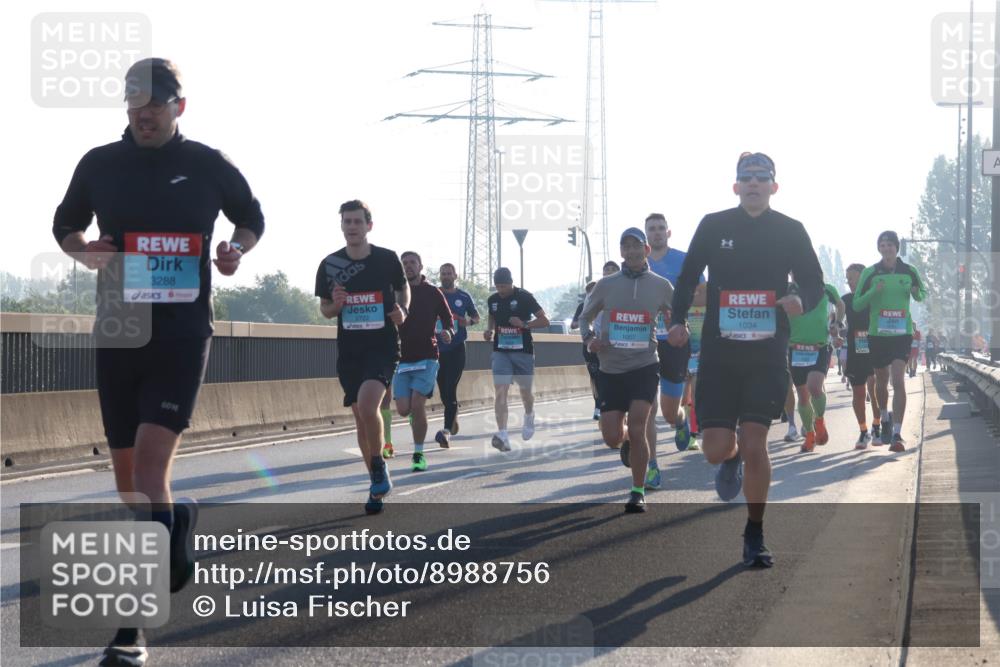03.10.2025 - Köhlbrandbrückenlauf Luisa Fischer http://msf.ph/oto/8988756 03.10.2025 10:11:57 Position 3 3288, 1034, 1007 meine-sportfotos.de