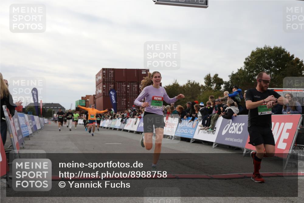 03.10.2025 - Köhlbrandbrückenlauf Yannick Fuchs http://msf.ph/oto/8988758 03.10.2025 16:00:44 Ziel 7189, 7223, 7259, 7522, 7561, 7584, 7600, 8811, 8883, 8940 meine-sportfotos.de