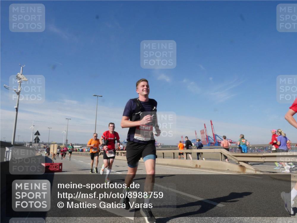 03.10.2025 - Köhlbrandbrückenlauf Matties Gatica Varas http://msf.ph/oto/8988759 03.10.2025 12:35:13 Position 2 6762 meine-sportfotos.de