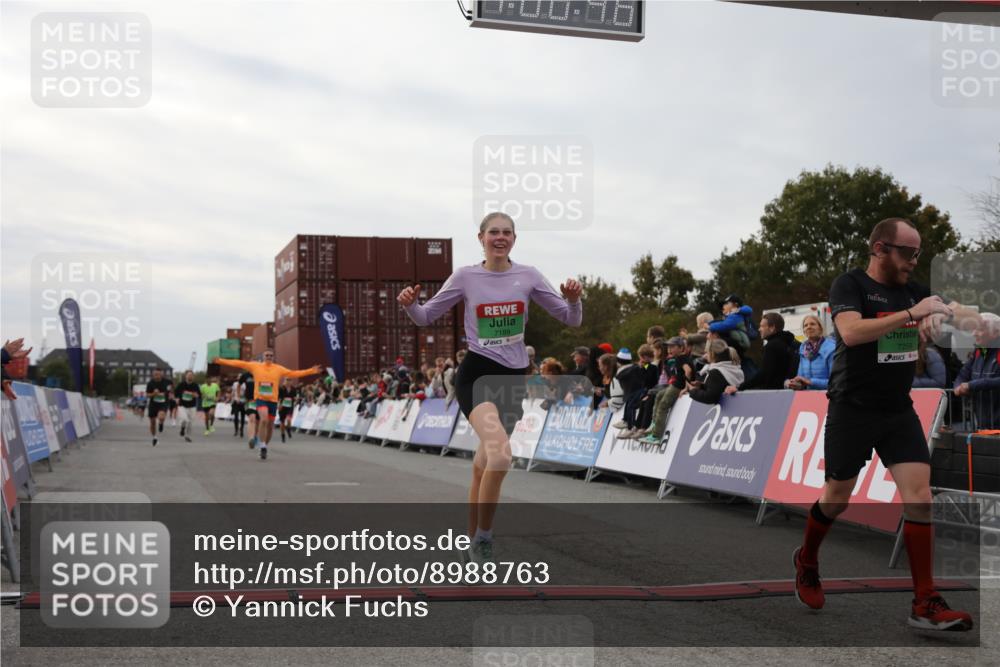 03.10.2025 - Köhlbrandbrückenlauf Yannick Fuchs http://msf.ph/oto/8988763 03.10.2025 16:00:44 Ziel 7189, 7223, 7259, 7522, 7561, 7584, 7600, 8811, 8883, 8940 meine-sportfotos.de