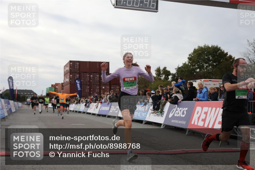 03.10.2025 - Köhlbrandbrückenlauf Yannick Fuchs http://msf.ph/oto/8988768 03.10.2025 16:00:45 Ziel 7189, 7223, 7259, 7522, 7561, 7584, 7600, 8811, 8883, 8940 meine-sportfotos.de