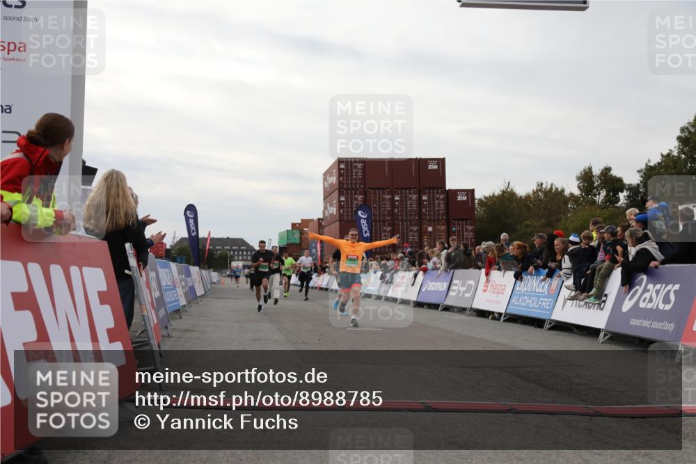 03.10.2025 - Köhlbrandbrückenlauf Yannick Fuchs http://msf.ph/oto/8988785 03.10.2025 16:00:46 Ziel 7189, 7223, 7259, 7522, 7561, 7584, 7600, 8811, 8883, 8940 meine-sportfotos.de