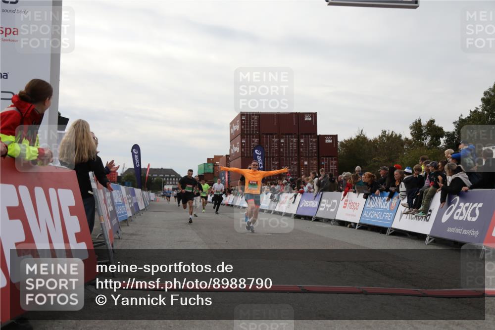 03.10.2025 - Köhlbrandbrückenlauf Yannick Fuchs http://msf.ph/oto/8988790 03.10.2025 16:00:46 Ziel 7189, 7223, 7259, 7522, 7561, 7584, 7600, 8811, 8883, 8940 meine-sportfotos.de