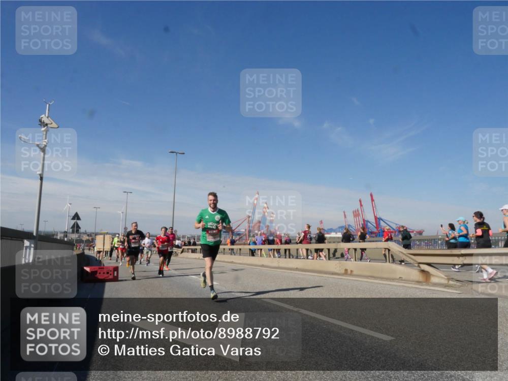 03.10.2025 - Köhlbrandbrückenlauf Matties Gatica Varas http://msf.ph/oto/8988792 03.10.2025 12:35:18 Position 2  meine-sportfotos.de