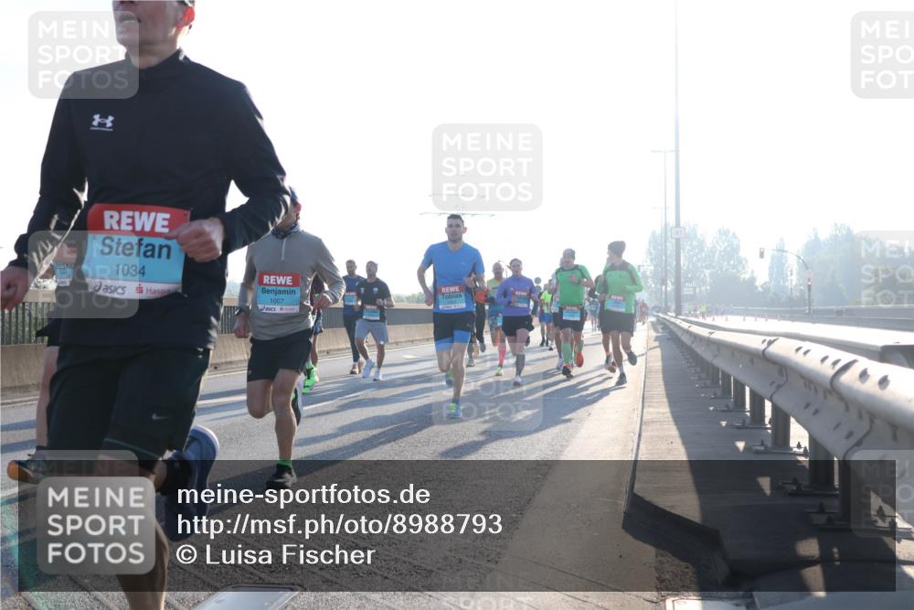 03.10.2025 - Köhlbrandbrückenlauf Luisa Fischer http://msf.ph/oto/8988793 03.10.2025 10:11:59 Position 3 2122, 1034, 1007 meine-sportfotos.de