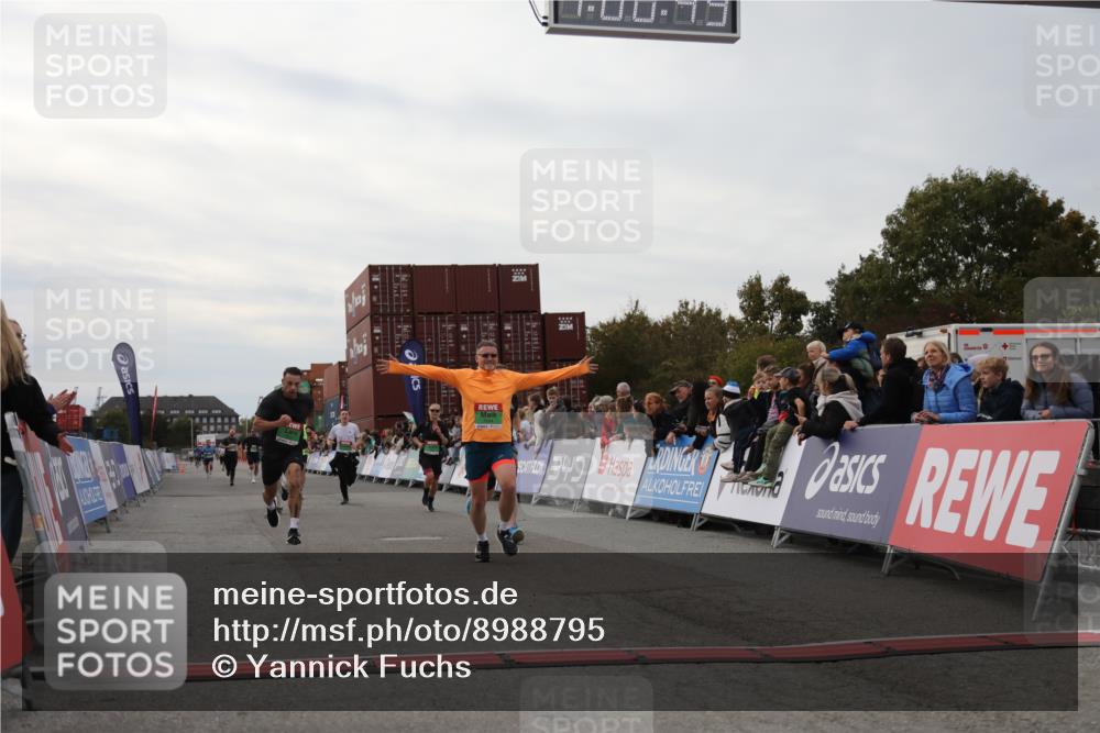 03.10.2025 - Köhlbrandbrückenlauf Yannick Fuchs http://msf.ph/oto/8988795 03.10.2025 16:00:47 Ziel 7189, 7223, 7259, 7522, 7561, 7584, 7600, 8676, 8883, 8940, 9736 meine-sportfotos.de