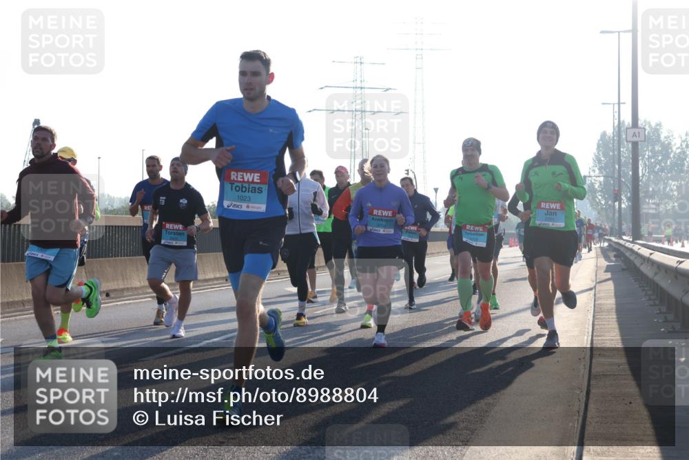 03.10.2025 - Köhlbrandbrückenlauf Luisa Fischer http://msf.ph/oto/8988804 03.10.2025 10:12:00 Position 3 1023, 3704, 2703, 2701, 1 meine-sportfotos.de