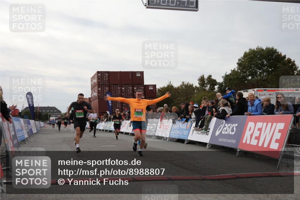 03.10.2025 - Köhlbrandbrückenlauf Yannick Fuchs http://msf.ph/oto/8988807 03.10.2025 16:00:47 Ziel 7189, 7223, 7259, 7522, 7561, 7584, 7600, 8676, 8883, 8940, 9736 meine-sportfotos.de
