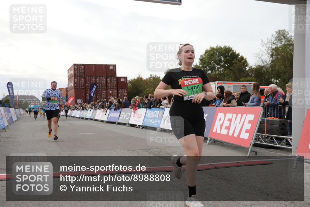 03.10.2025 - Köhlbrandbrückenlauf Yannick Fuchs http://msf.ph/oto/8988808 03.10.2025 16:12:51 Ziel 7321, 7341, 7354, 7358, 7443, 7457, 7482, 7653, 8292, 8294 meine-sportfotos.de