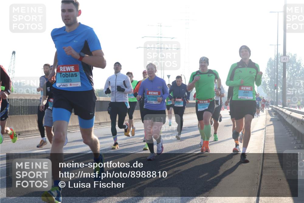 03.10.2025 - Köhlbrandbrückenlauf Luisa Fischer http://msf.ph/oto/8988810 03.10.2025 10:12:00 Position 3 1023, 3704, 2701, 1 meine-sportfotos.de