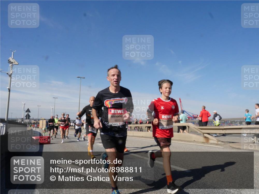 03.10.2025 - Köhlbrandbrückenlauf Matties Gatica Varas http://msf.ph/oto/8988811 03.10.2025 12:35:21 Position 2 6015 meine-sportfotos.de