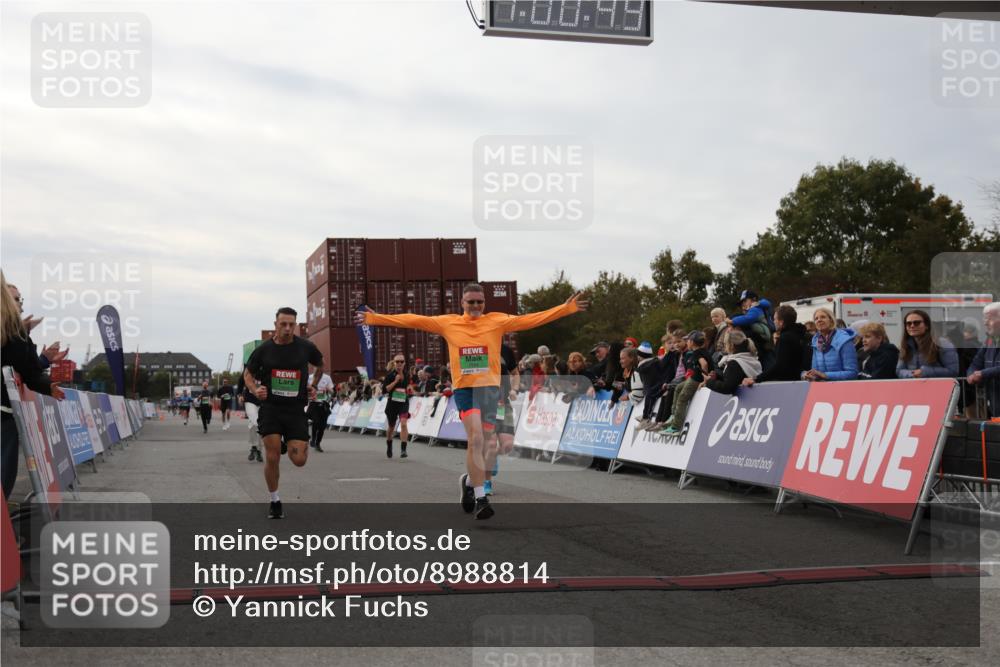 03.10.2025 - Köhlbrandbrückenlauf Yannick Fuchs http://msf.ph/oto/8988814 03.10.2025 16:00:47 Ziel 7189, 7223, 7259, 7522, 7561, 7584, 7600, 8676, 8883, 8940, 9736 meine-sportfotos.de