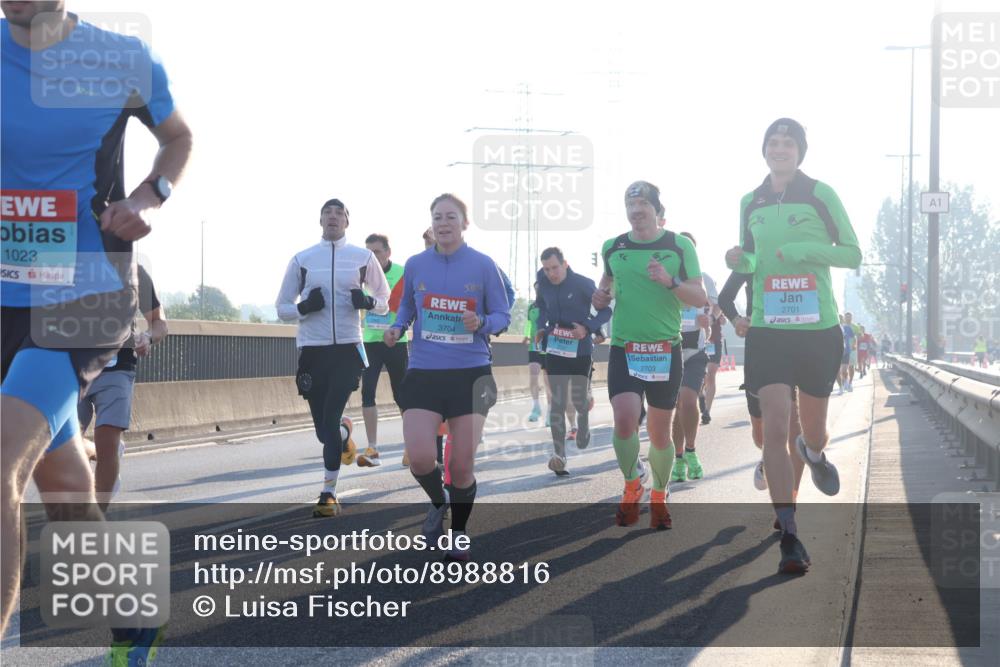 03.10.2025 - Köhlbrandbrückenlauf Luisa Fischer http://msf.ph/oto/8988816 03.10.2025 10:12:01 Position 3 1023, 50, 3704, 2703, 2701, 1 meine-sportfotos.de
