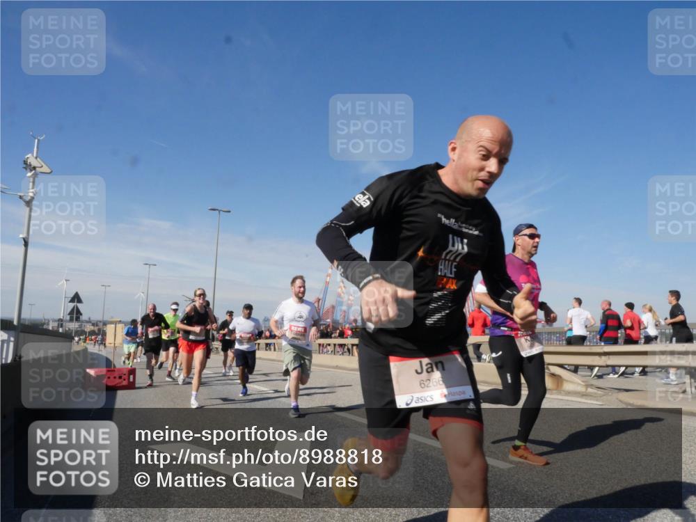 03.10.2025 - Köhlbrandbrückenlauf Matties Gatica Varas http://msf.ph/oto/8988818 03.10.2025 12:35:22 Position 2 6266 meine-sportfotos.de