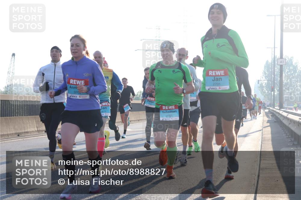 03.10.2025 - Köhlbrandbrückenlauf Luisa Fischer http://msf.ph/oto/8988827 03.10.2025 10:12:01 Position 3 50, 370, 3610, 2703, 2701, 1 meine-sportfotos.de