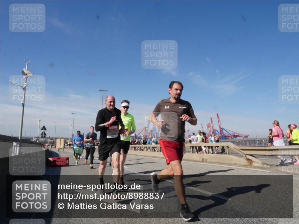 03.10.2025 - Köhlbrandbrückenlauf Matties Gatica Varas http://msf.ph/oto/8988837 03.10.2025 12:35:24 Position 2  meine-sportfotos.de