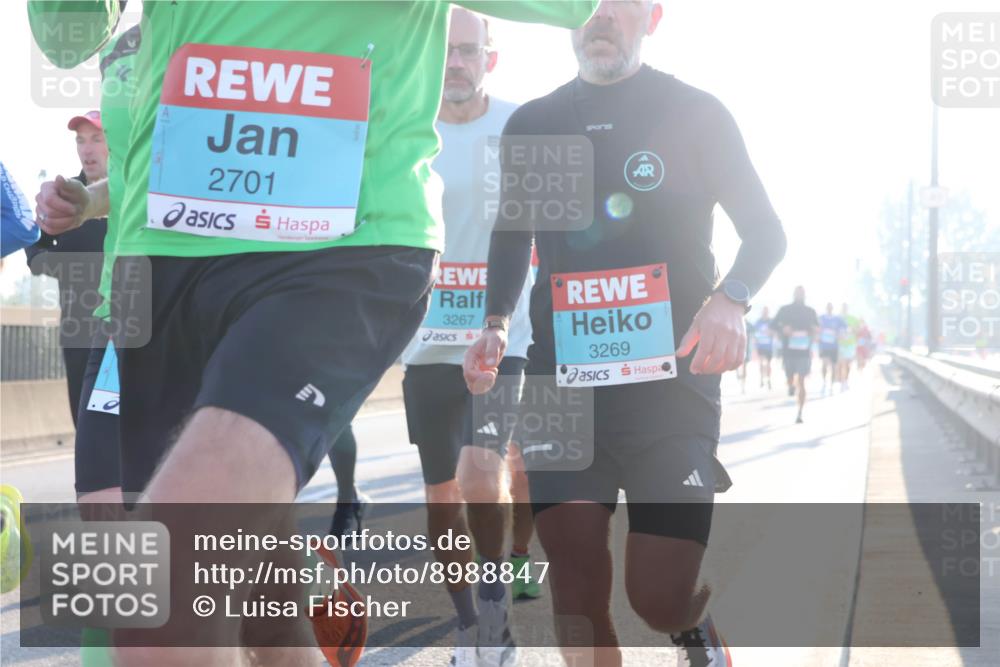 03.10.2025 - Köhlbrandbrückenlauf Luisa Fischer http://msf.ph/oto/8988847 03.10.2025 10:12:02 Position 3 2701, 3267, 3269 meine-sportfotos.de