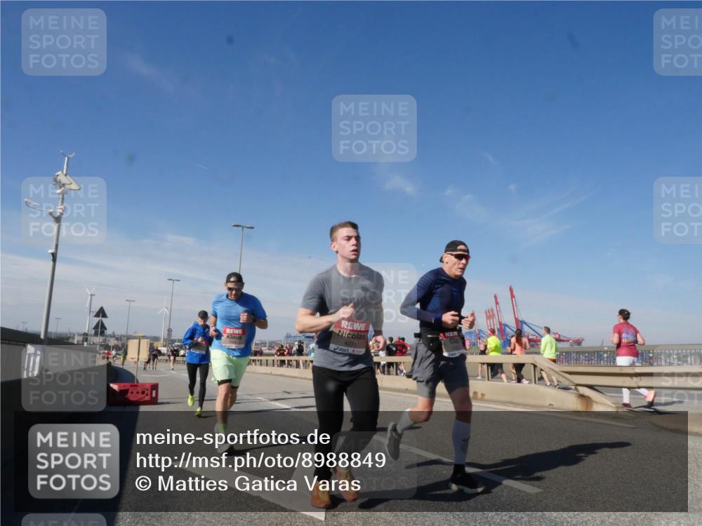 03.10.2025 - Köhlbrandbrückenlauf Matties Gatica Varas http://msf.ph/oto/8988849 03.10.2025 12:35:26 Position 2 4231 meine-sportfotos.de