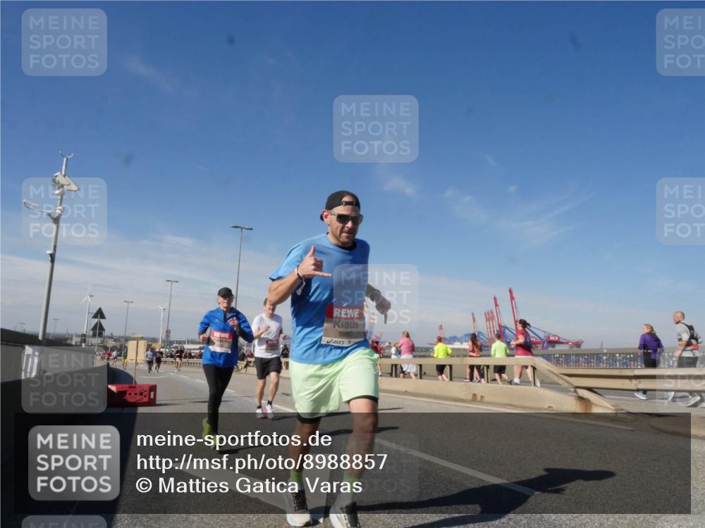 03.10.2025 - Köhlbrandbrückenlauf Matties Gatica Varas http://msf.ph/oto/8988857 03.10.2025 12:35:27 Position 2 5960 meine-sportfotos.de