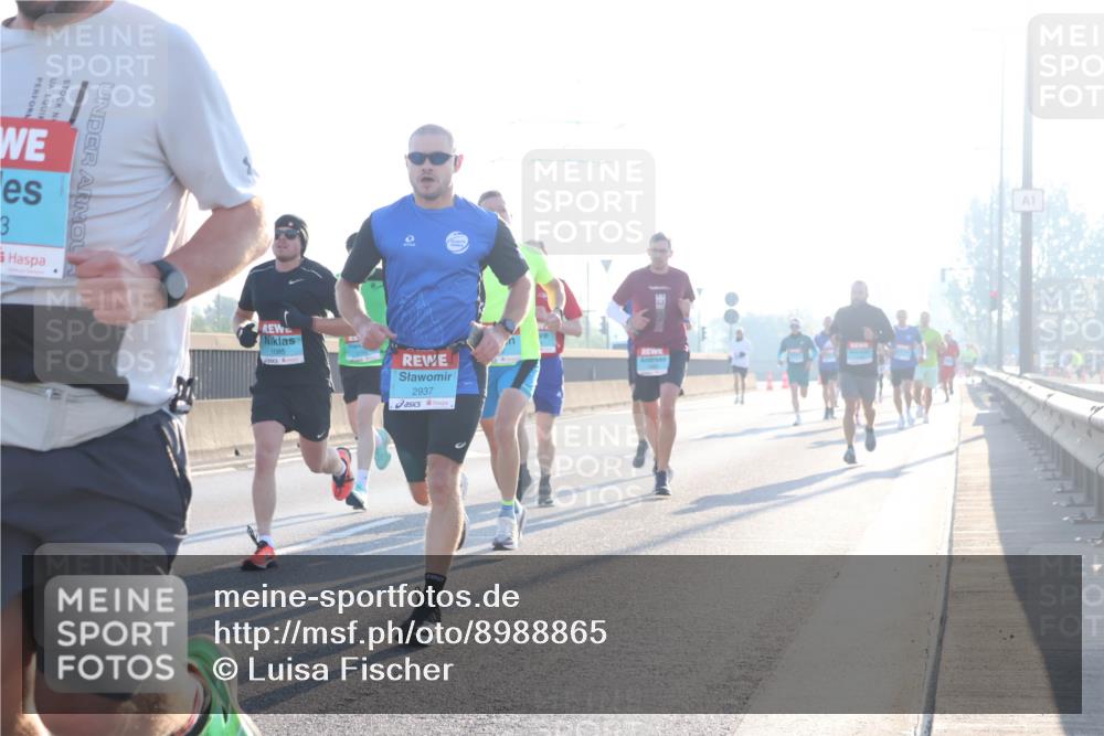 03.10.2025 - Köhlbrandbrückenlauf Luisa Fischer http://msf.ph/oto/8988865 03.10.2025 10:12:03 Position 3 3, 1085, 2937, 1 meine-sportfotos.de