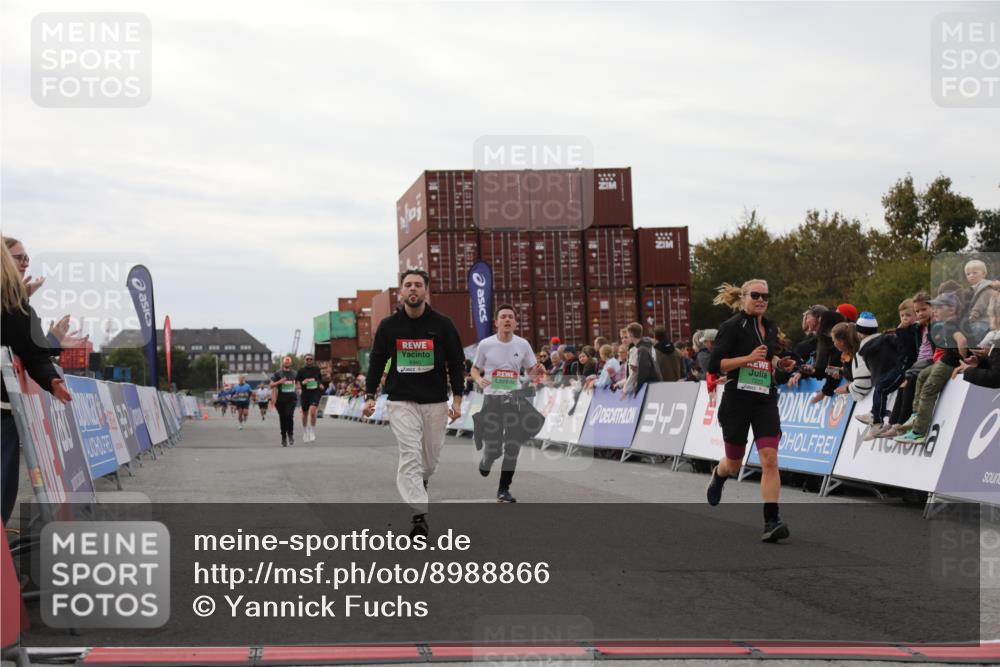 03.10.2025 - Köhlbrandbrückenlauf Yannick Fuchs http://msf.ph/oto/8988866 03.10.2025 16:00:49 Ziel 7223, 7522, 7561, 7584, 7600, 8676, 8883, 8940, 9736 meine-sportfotos.de