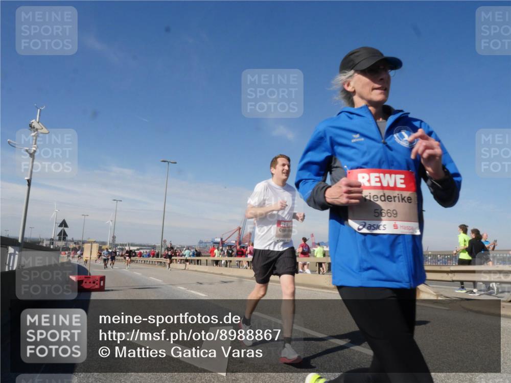 03.10.2025 - Köhlbrandbrückenlauf Matties Gatica Varas http://msf.ph/oto/8988867 03.10.2025 12:35:29 Position 2 5669 meine-sportfotos.de