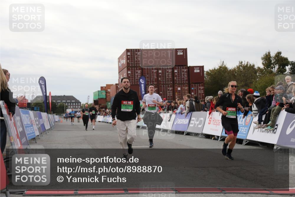 03.10.2025 - Köhlbrandbrückenlauf Yannick Fuchs http://msf.ph/oto/8988870 03.10.2025 16:00:49 Ziel 7223, 7522, 7561, 7584, 7600, 8676, 8883, 8940, 9736 meine-sportfotos.de