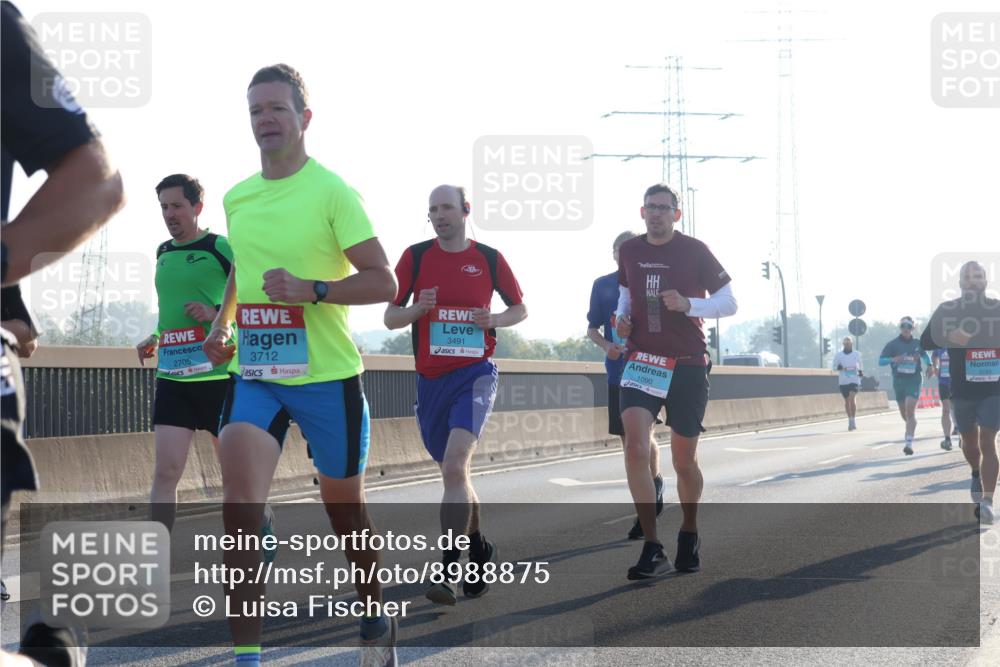 03.10.2025 - Köhlbrandbrückenlauf Luisa Fischer http://msf.ph/oto/8988875 03.10.2025 10:12:04 Position 3 2705, 3712, 3491, 1090 meine-sportfotos.de