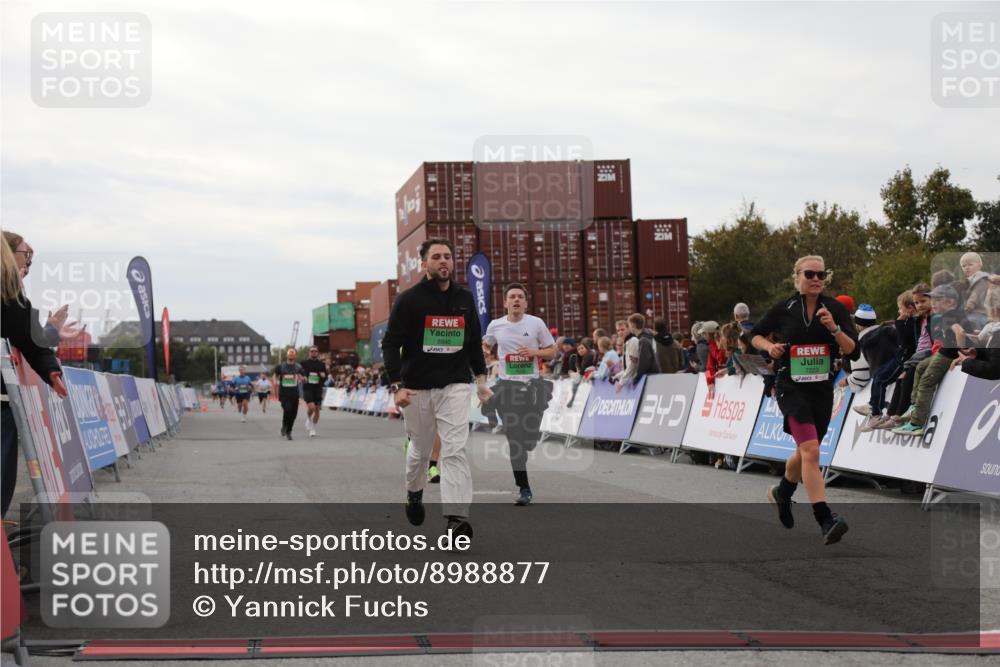 03.10.2025 - Köhlbrandbrückenlauf Yannick Fuchs http://msf.ph/oto/8988877 03.10.2025 16:00:50 Ziel 7223, 7522, 7561, 7584, 7600, 8676, 8883, 8940, 9736 meine-sportfotos.de