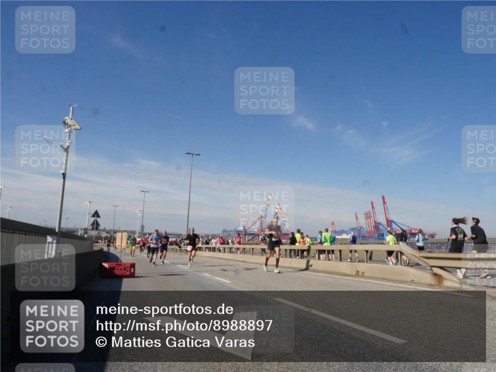 03.10.2025 - Köhlbrandbrückenlauf Matties Gatica Varas http://msf.ph/oto/8988897 03.10.2025 12:35:33 Position 2  meine-sportfotos.de