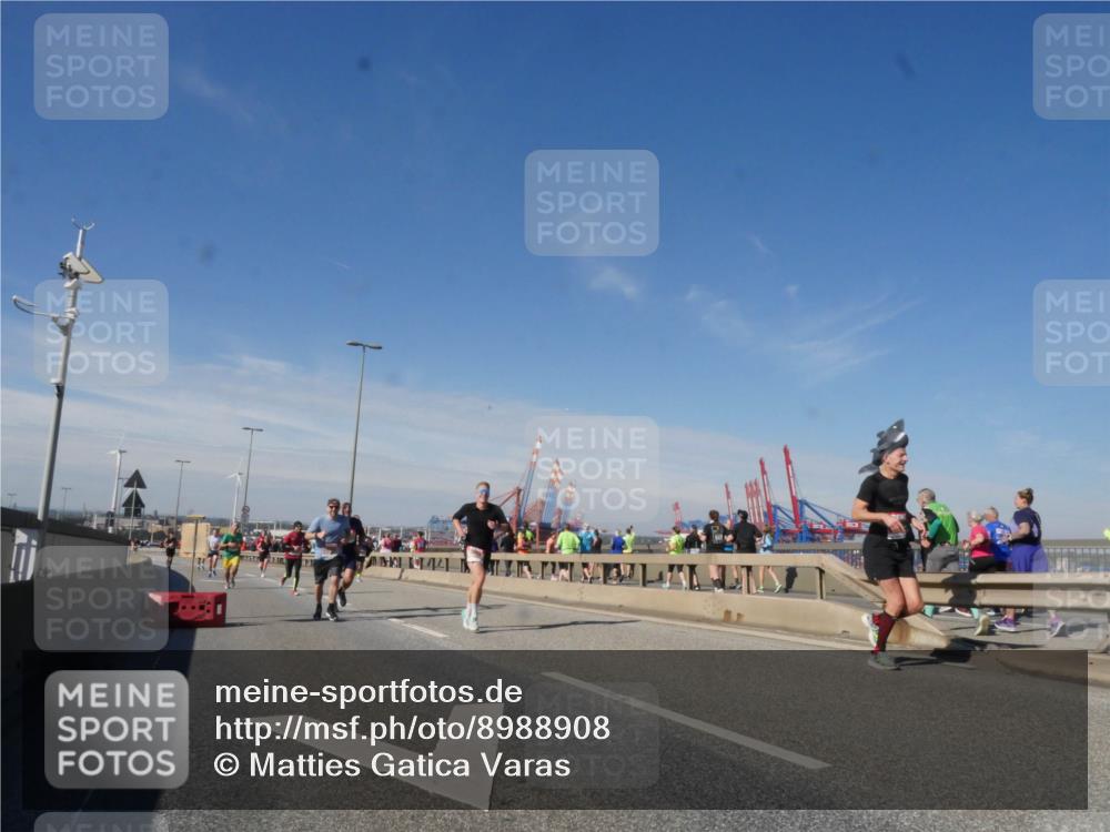 03.10.2025 - Köhlbrandbrückenlauf Matties Gatica Varas http://msf.ph/oto/8988908 03.10.2025 12:35:35 Position 2  meine-sportfotos.de
